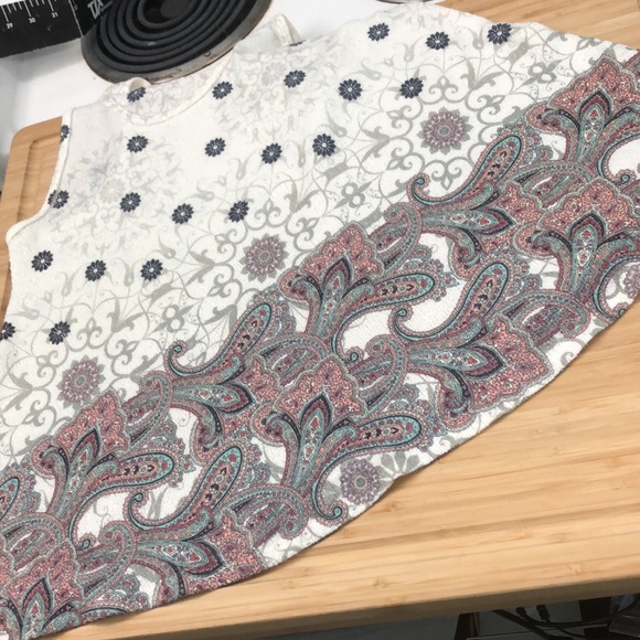 GAZE USA CREAM KNIT TOP WITH FLORAL/PAISLEY PATTERN • FLARED AT BOTTOM • sz M - Picture 8 of 11